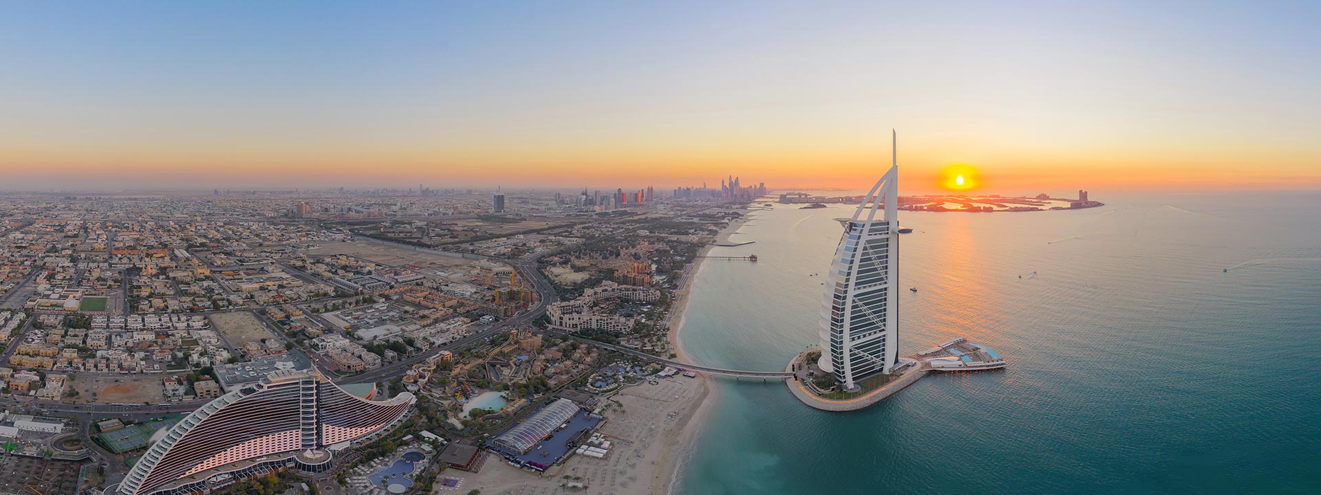 Воздух в оаэ. Jumeirah Aerial Sunrise.